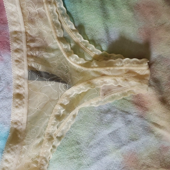 NWT thong - Picture 2 of 4